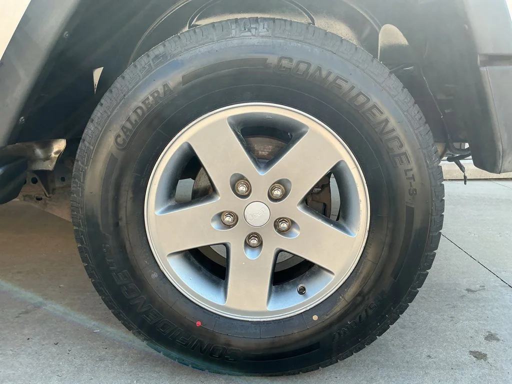 Used 2014 Gray Jeep Sport image 28