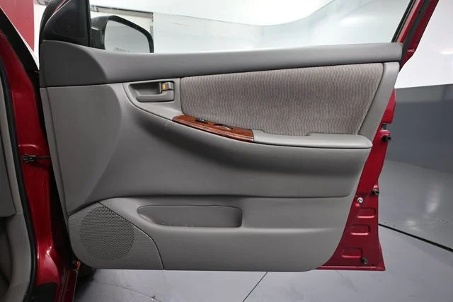 Used 2007 Red Toyota LE image 36