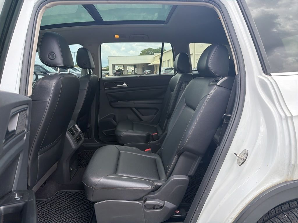 Used 2019 White Volkswagen 2.0T SE w/Technology image 11
