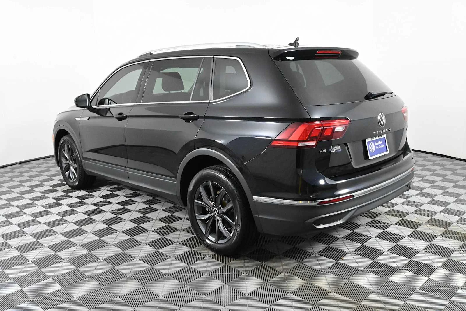 Certified Used 2022 Deep Black Pearl Volkswagen SE image 6