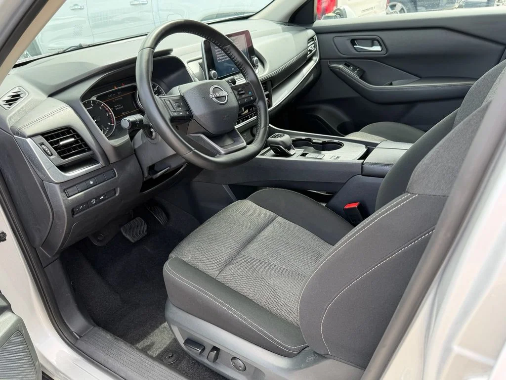 Used 2025 Silver Nissan SV image 10