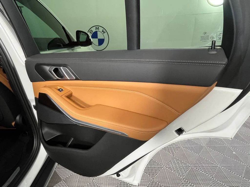 Used 2023 White BMW xDrive40i image 19