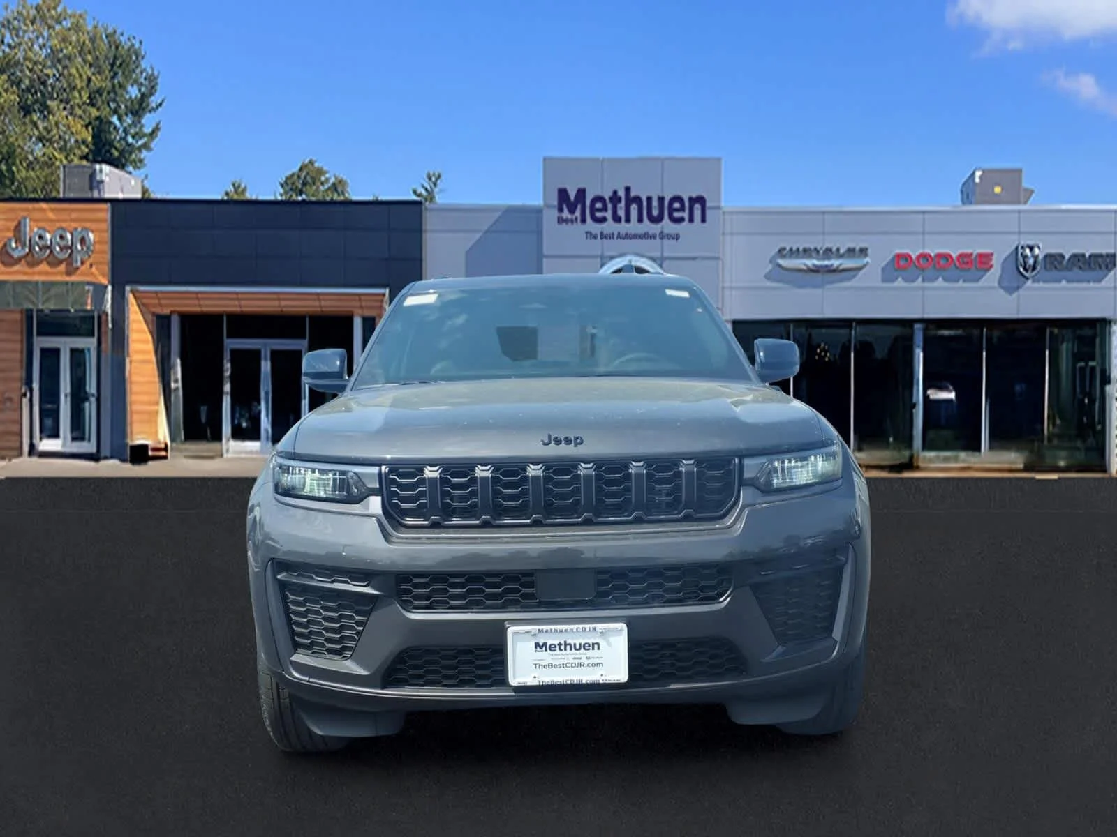 New 2026 Baltic Gray Metallic Clear-Coat Exterior Paint Jeep Laredo Altitude image 2