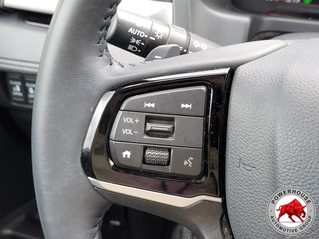 Used 2025 White Honda Touring image 31