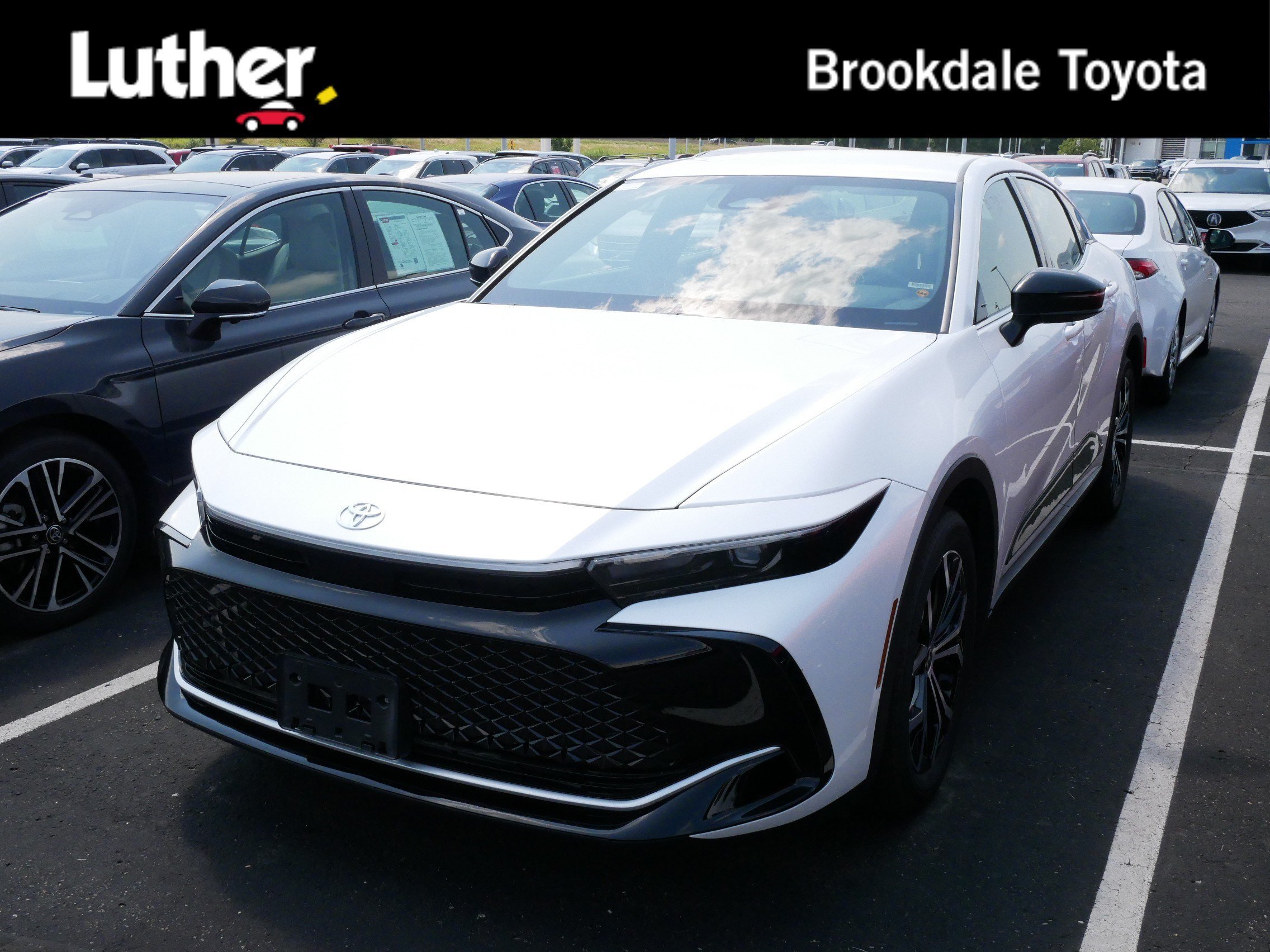 Used 2026 Oxygen White Toyota XLE image 1