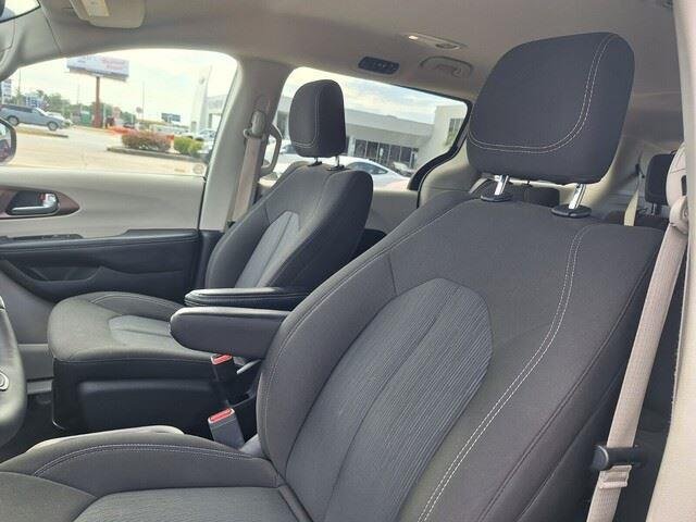 Used 2023 Bright White Clearcoat Chrysler LX image 13