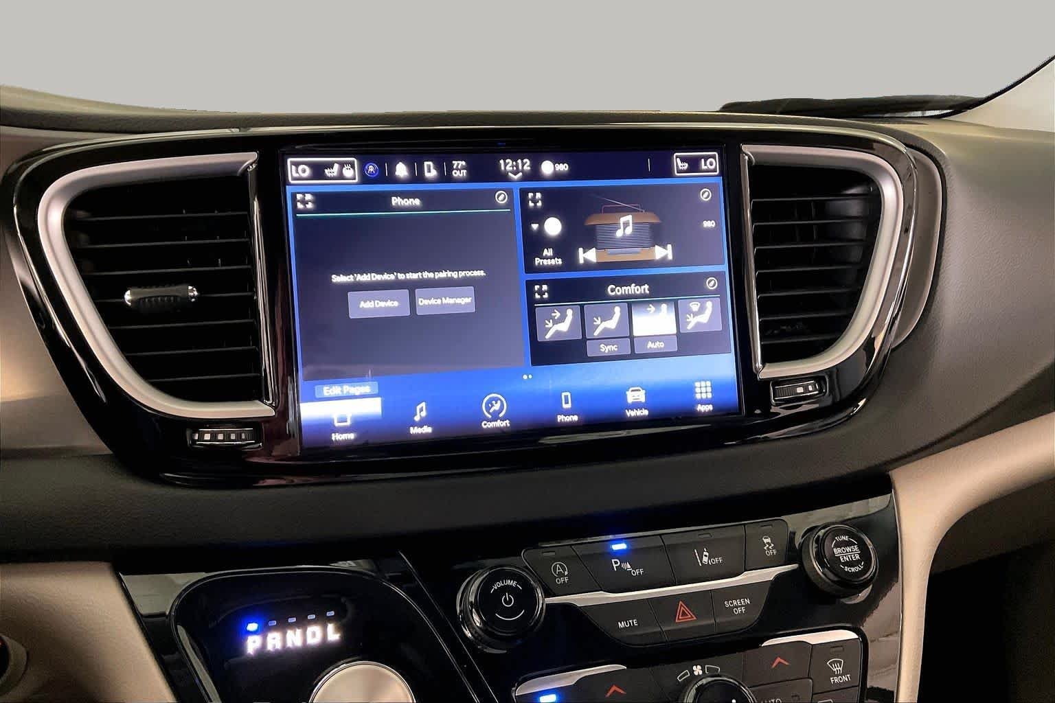 Used 2024 Brilliant Black Crystal Pearlcoat Chrysler Touring L image 6
