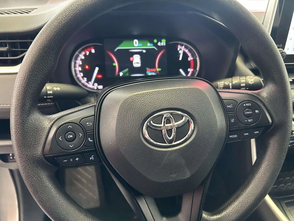 Used 2025 Silver Toyota XLE image 18
