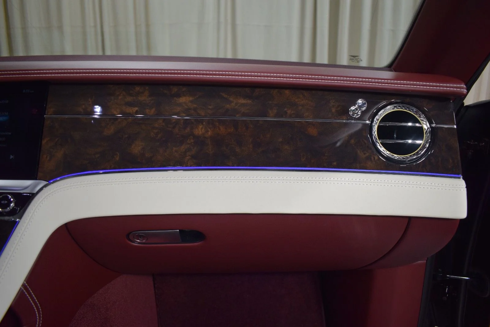 Used 2021 Red Bentley  image 25