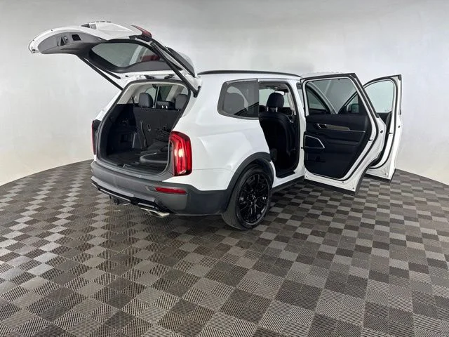 Used 2022 White Kia EX image 16