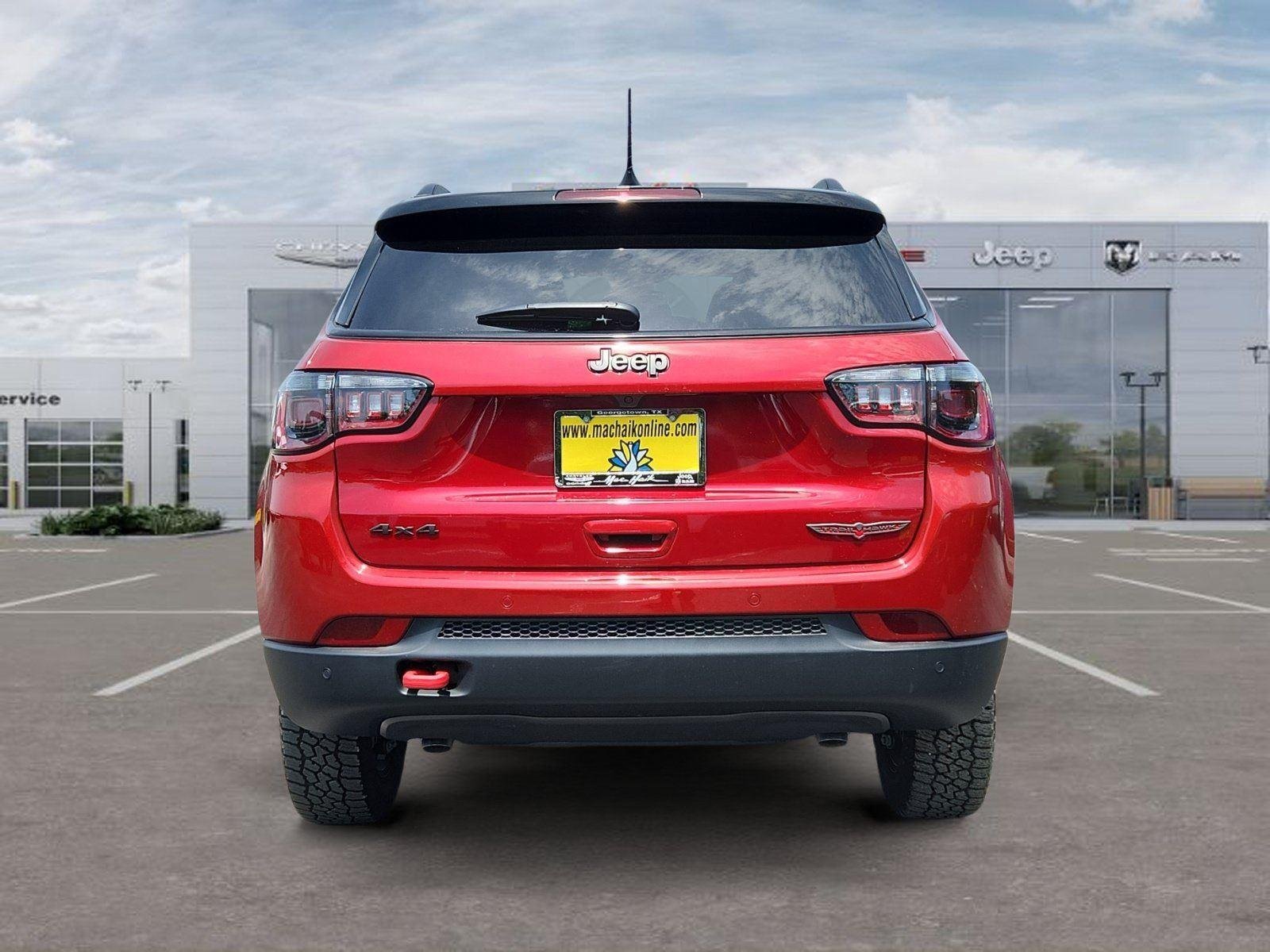 New 2026 Red Hot Pearl-Coat Exterior Paint Jeep Trailhawk image 4