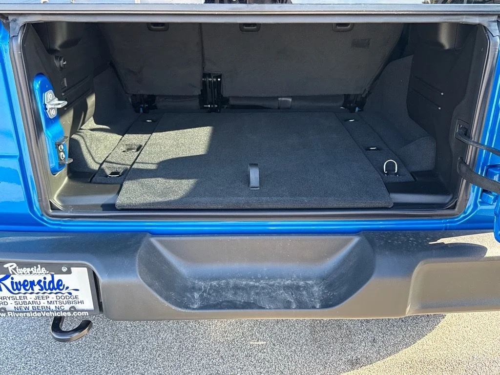 New 2026 Hydro Blue Pearl-Coat Exterior Paint Jeep Sport S image 6