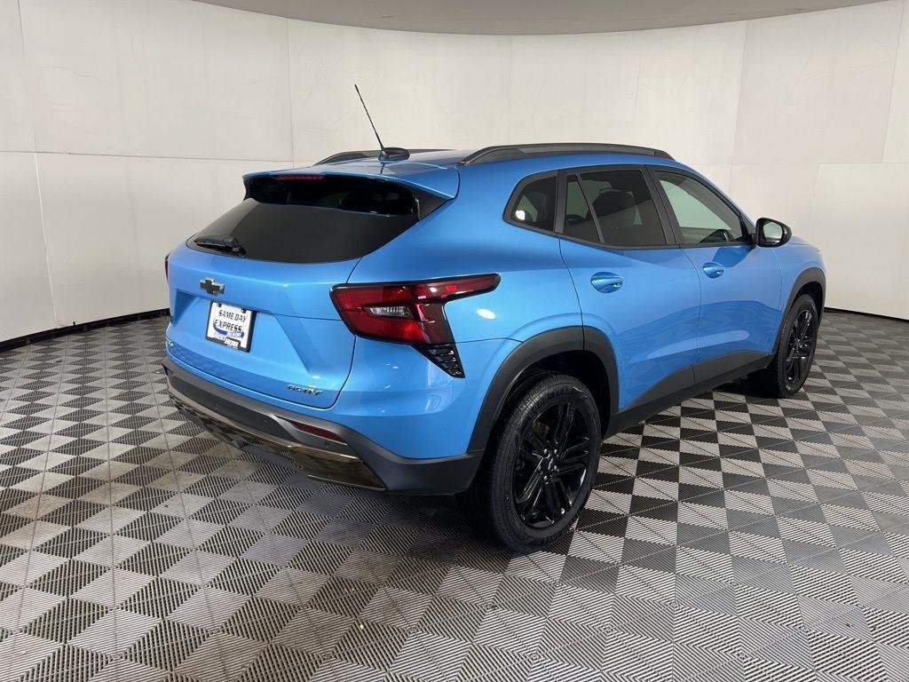 Used 2025 Marina Blue Chevrolet ACTIV image 17