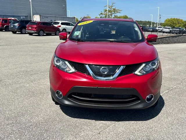 Used 2017 Red Nissan SL image 10