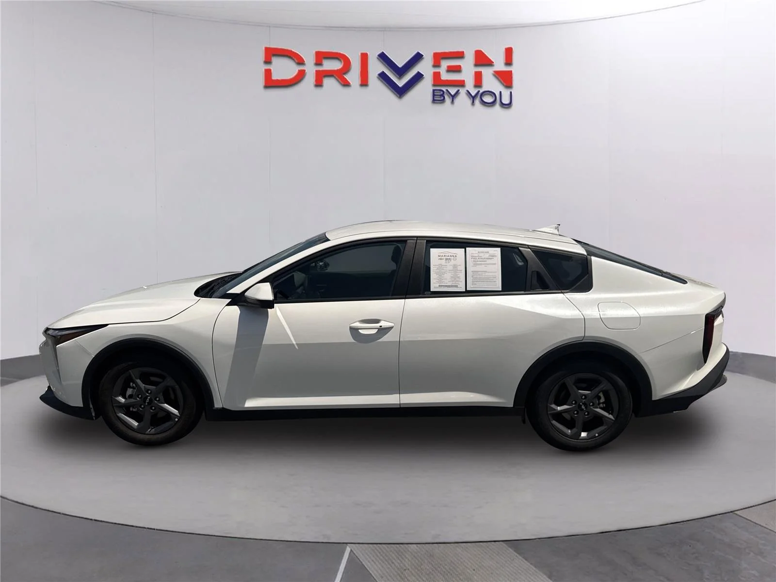 Used 2025 Snow White Pearl Kia LXS image 7
