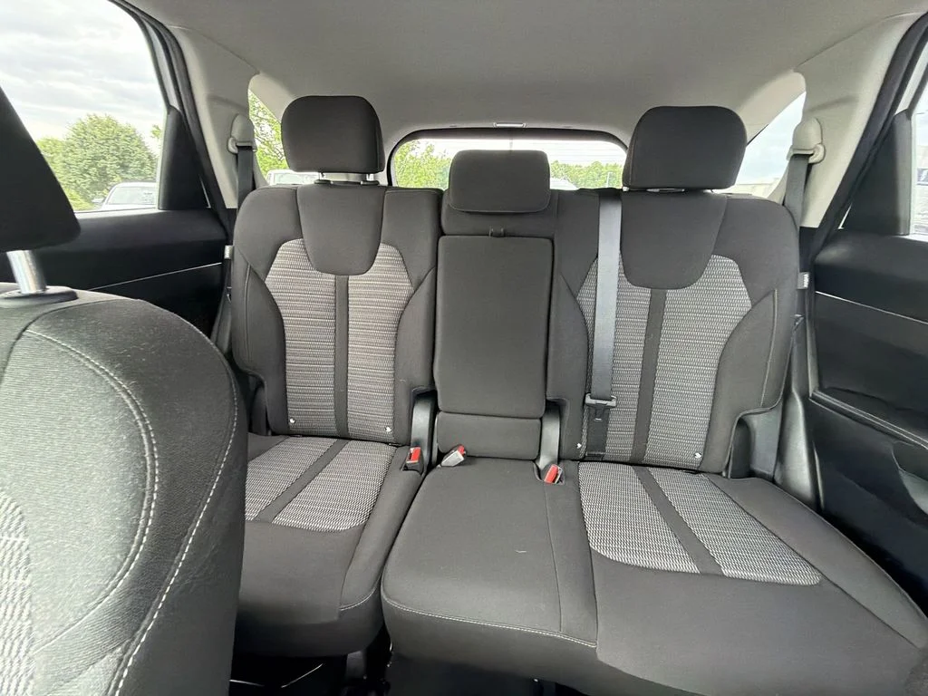 Used 2024 White Kia LX image 27