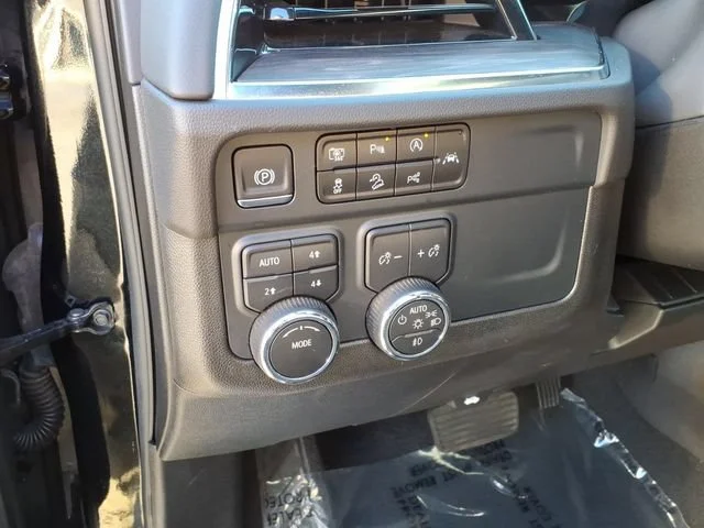 Used 2025 Black Chevrolet Z71 image 19