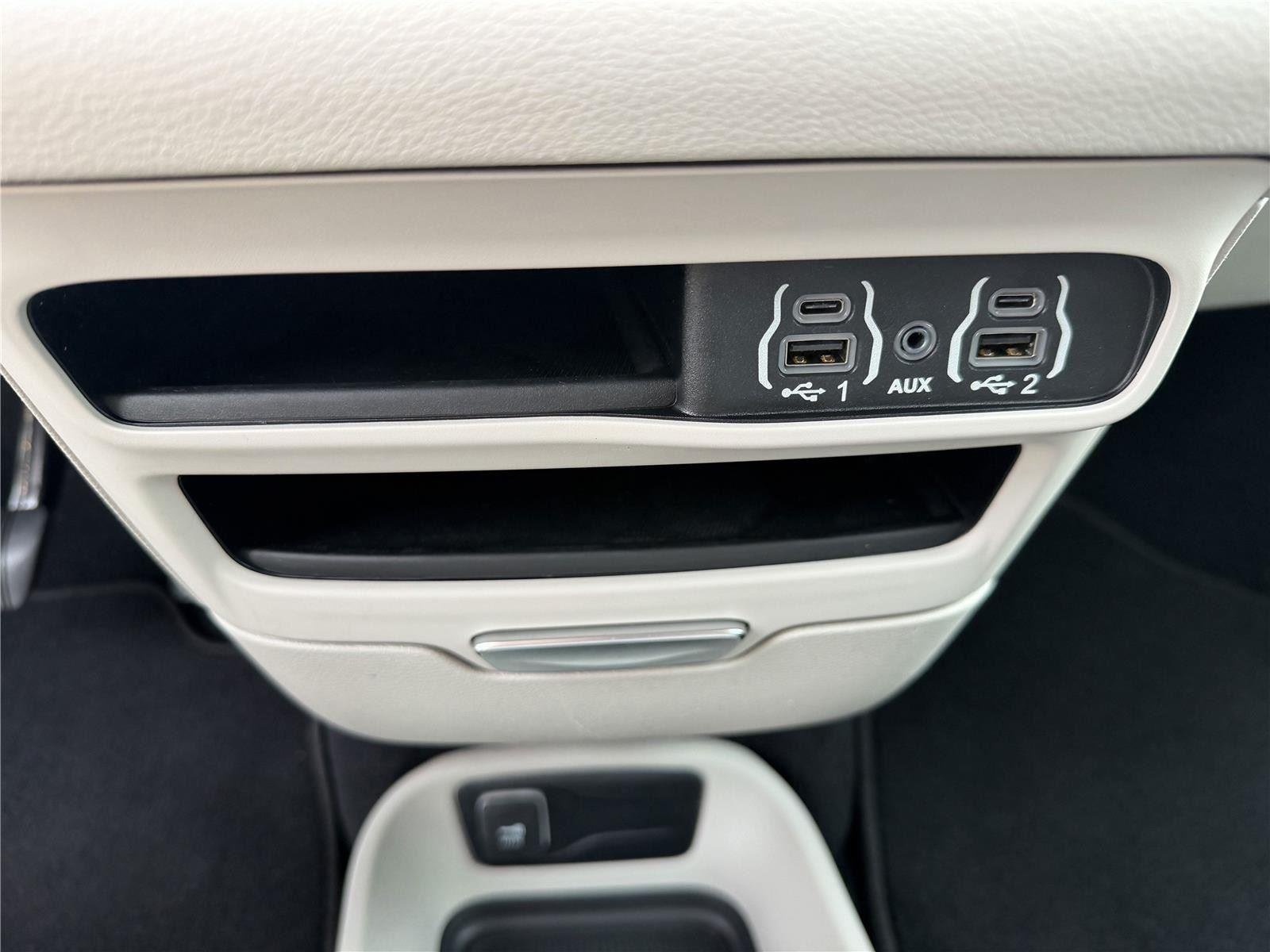 Used 2023 Bright White Clearcoat Chrysler Touring L image 17
