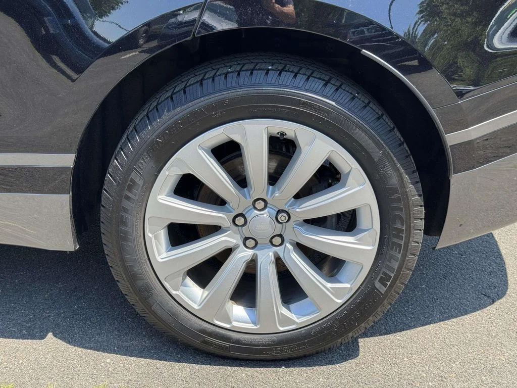 Used 2018  Land Rover S image 12