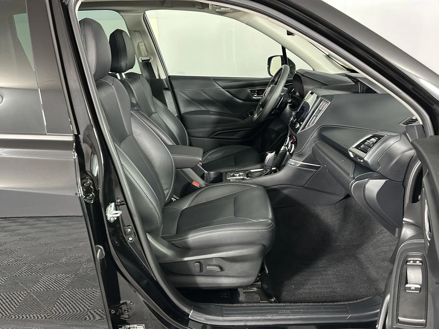 Used 2024 Crystal Black Silica Subaru Touring image 31