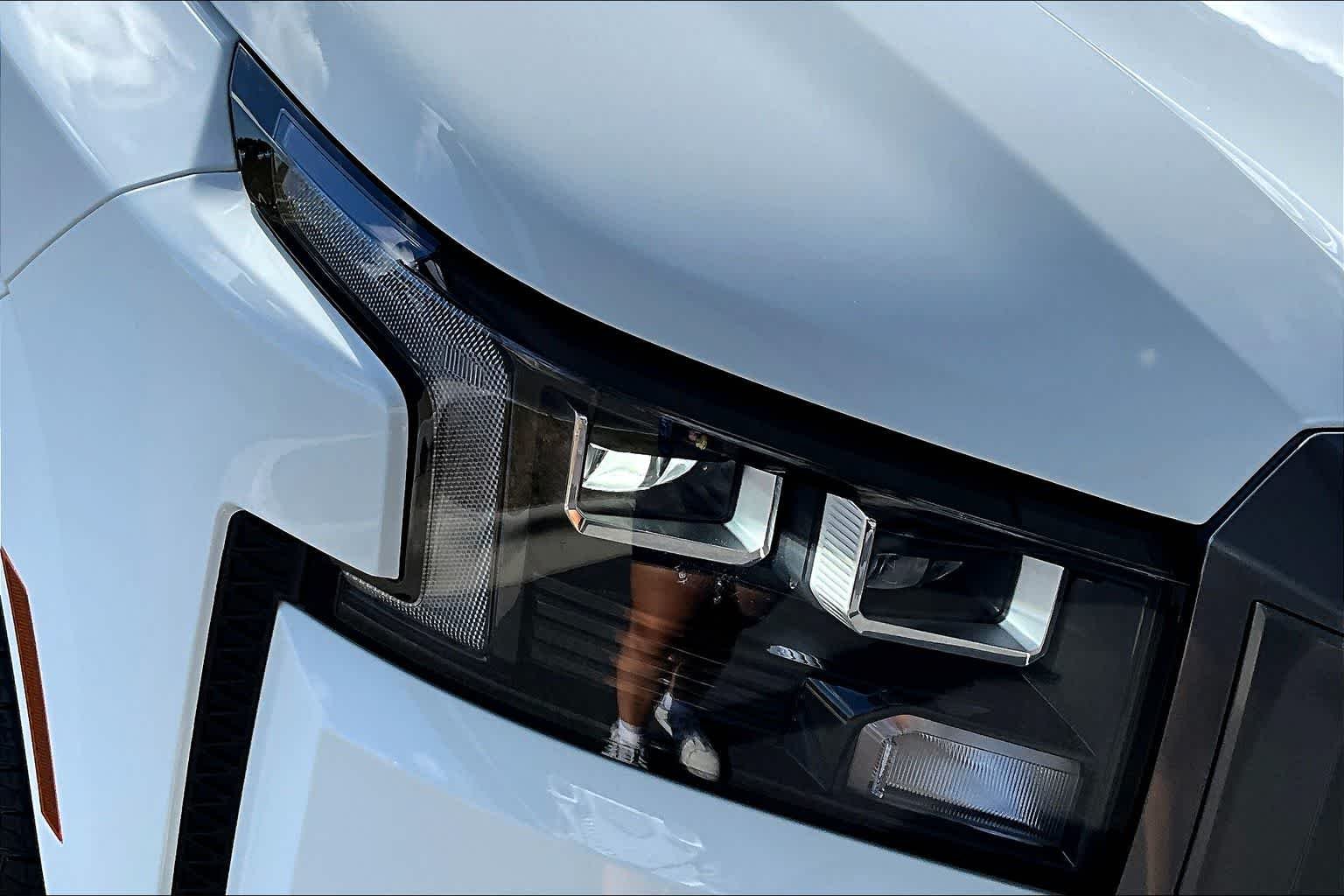 New 2026 Glacier White Nissan SV image 13