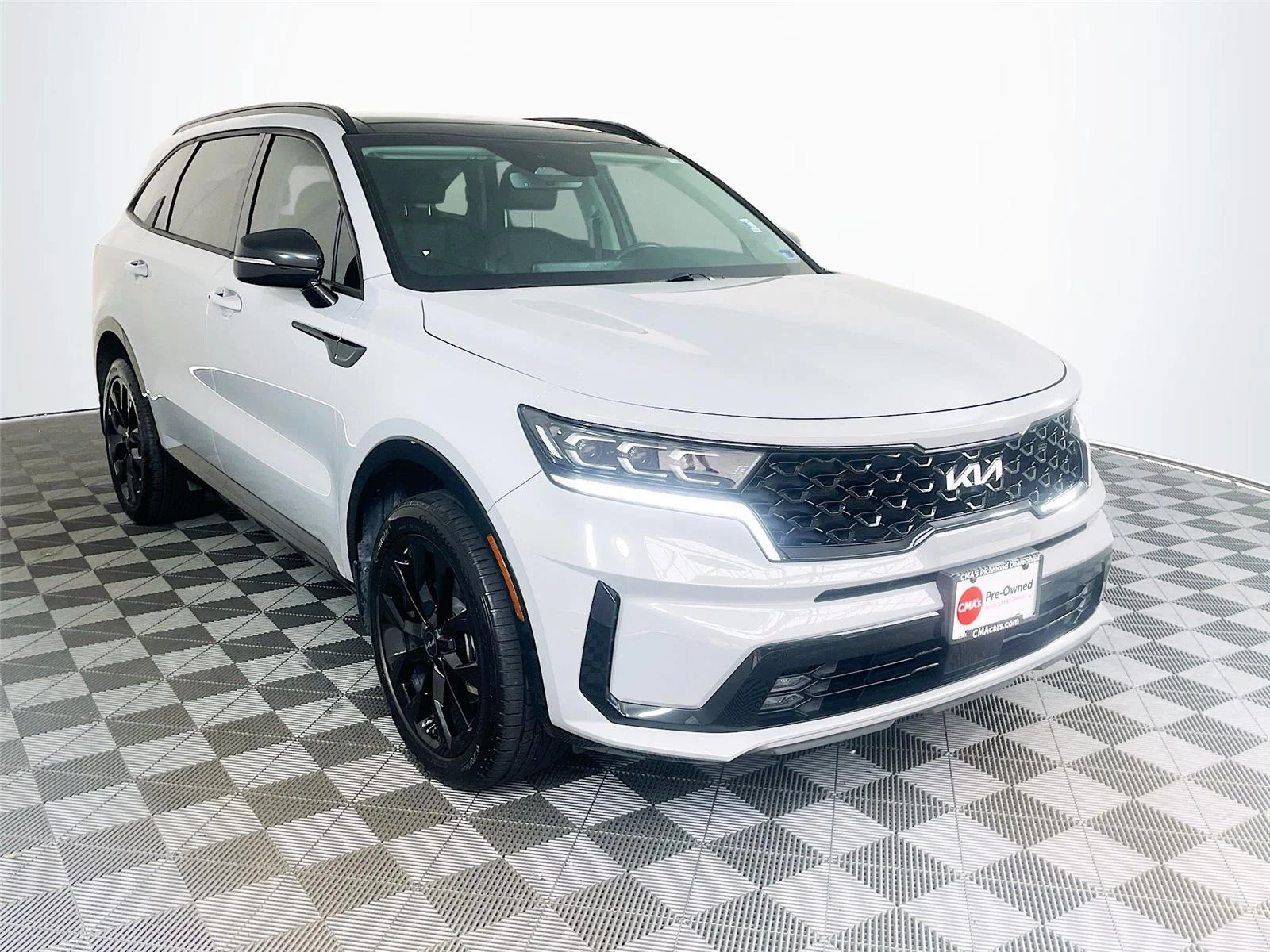 Used 2023 Wolf Gray Kia SX image 1