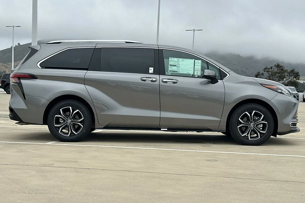 New 2026 Heavy Metal <sup>1</sup> Toyota  Platinum image 3