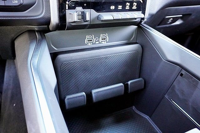 New 2026 Bright White Clear-Coat Exterior Paint RAM Big Horn image 34