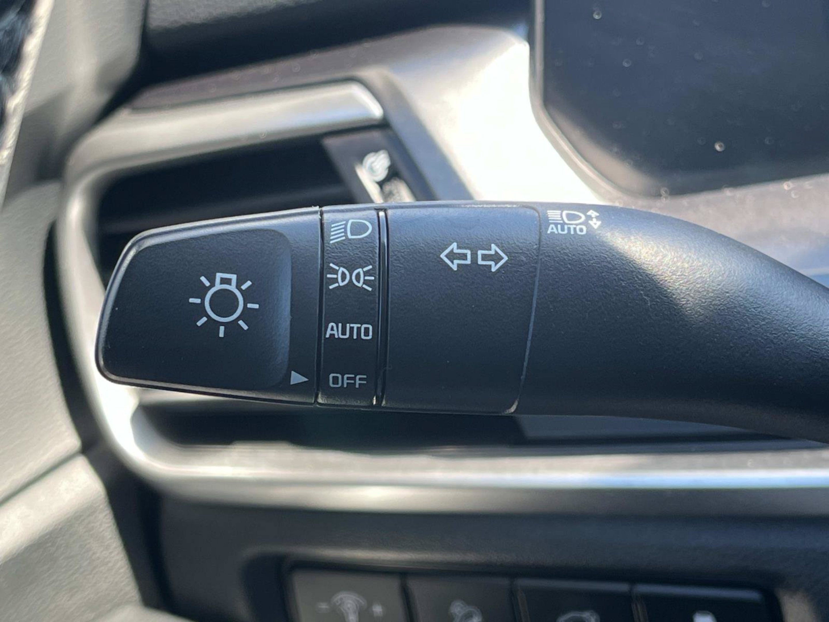 Used 2025 Glacial White Pearl Kia S image 42