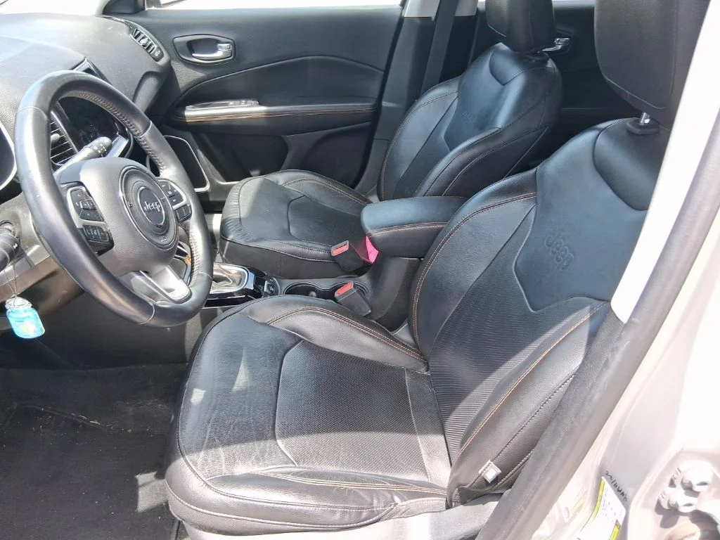 Used 2019 Gray Jeep Limited image 3
