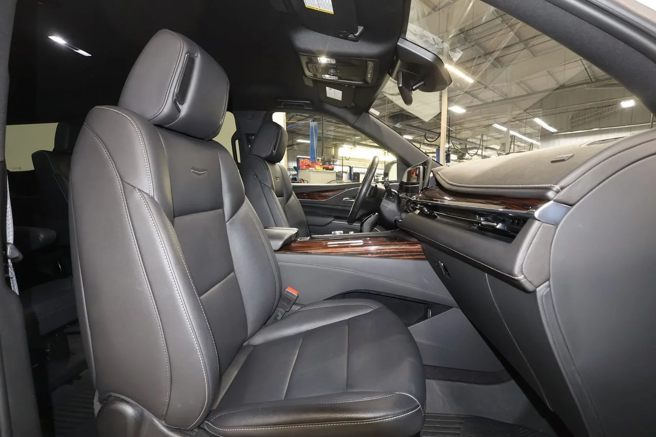 Used 2023 Crystal White Tricoat Cadillac Luxury image 29
