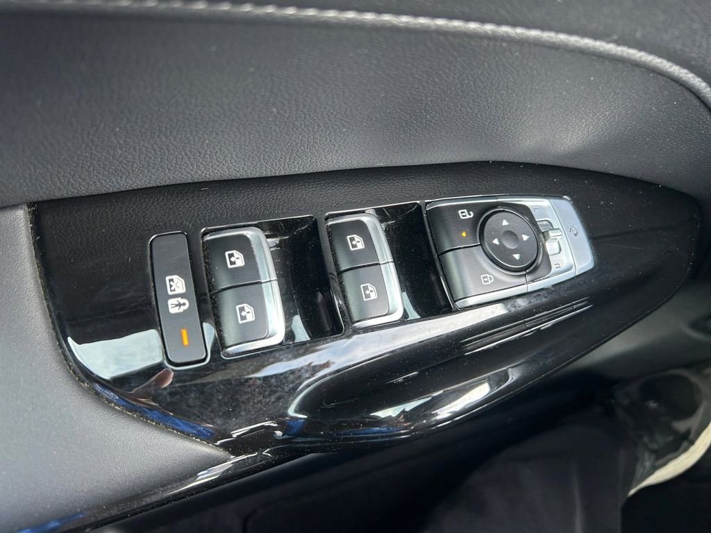 Used 2025 Black Kia EX image 29