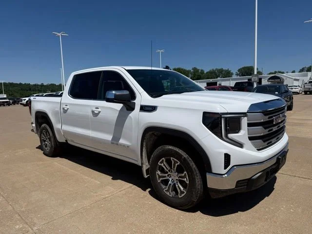 2026 GMC Sierra 4WD Crew Cab Short Box SLE's photo