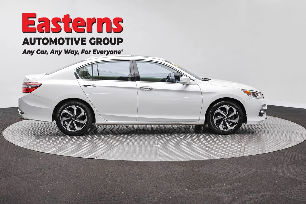 Used 2017 White Honda EX-L image 4