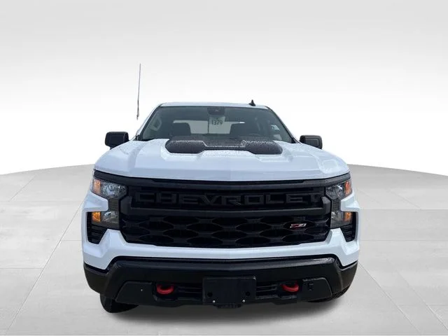 Used 2025 White Chevrolet Custom Trail Boss image 4