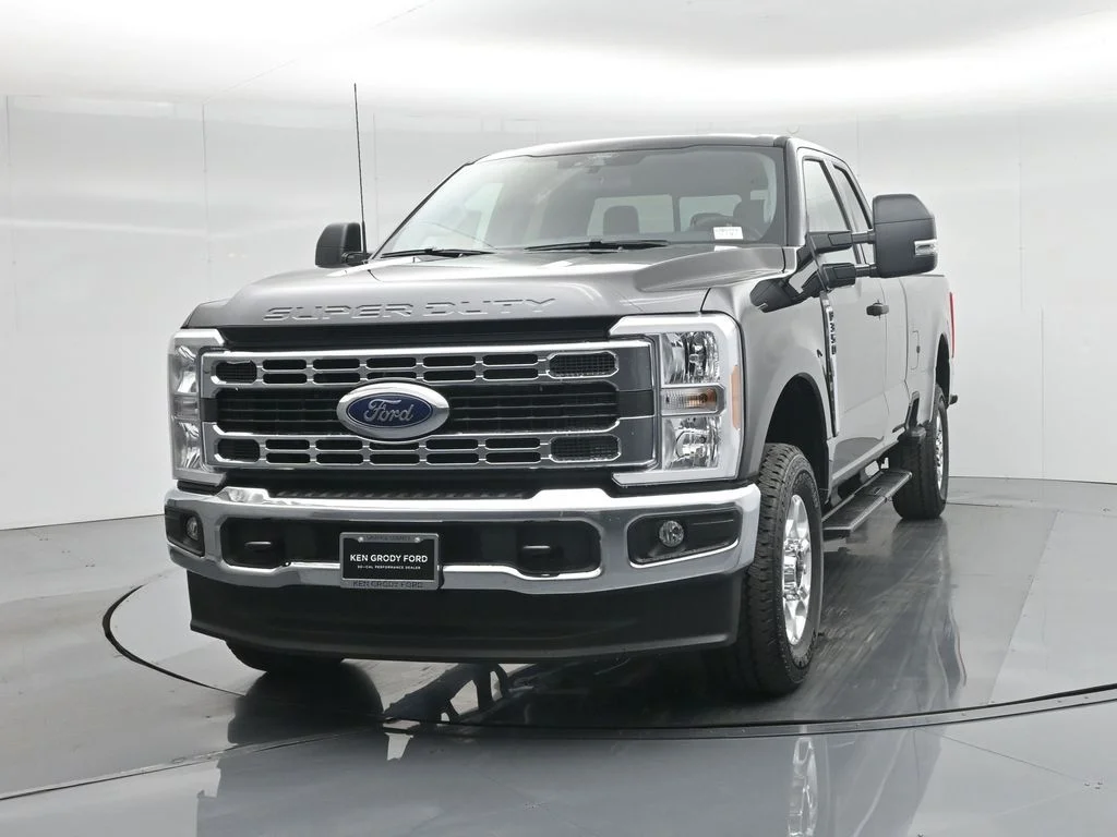 New 2026 Agate Black Metallic Ford XLT image 52