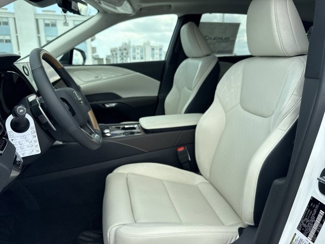 New 2026 Eminent White Pearl Lexus LUXURY image 18