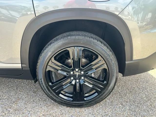 Used 2025 Sterling Metallic GMC Elevation image 10