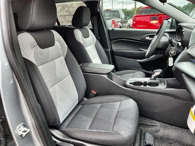 2026 Chevrolet Trax photo 32 of 40