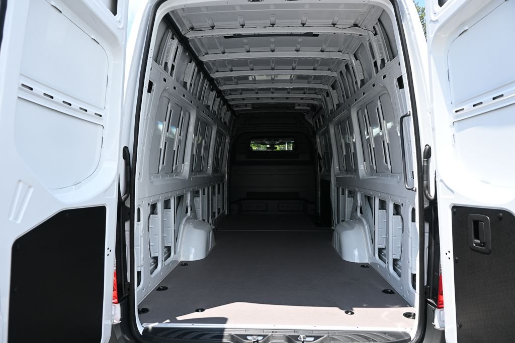 New 2026 Arctic White Mercedes-Benz Cargo 170 WB image 27