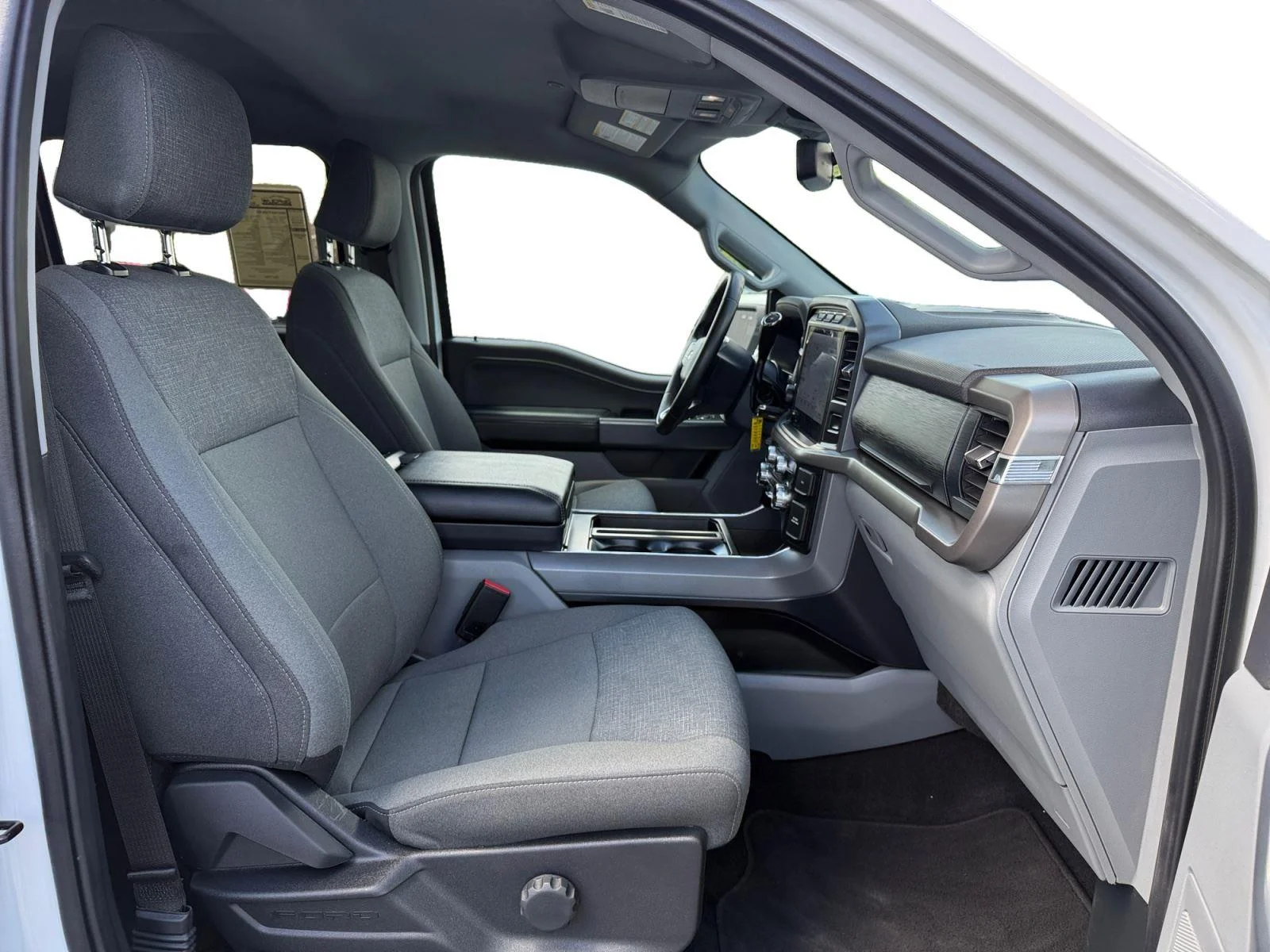 Used 2024 Oxford White Ford XLT image 26
