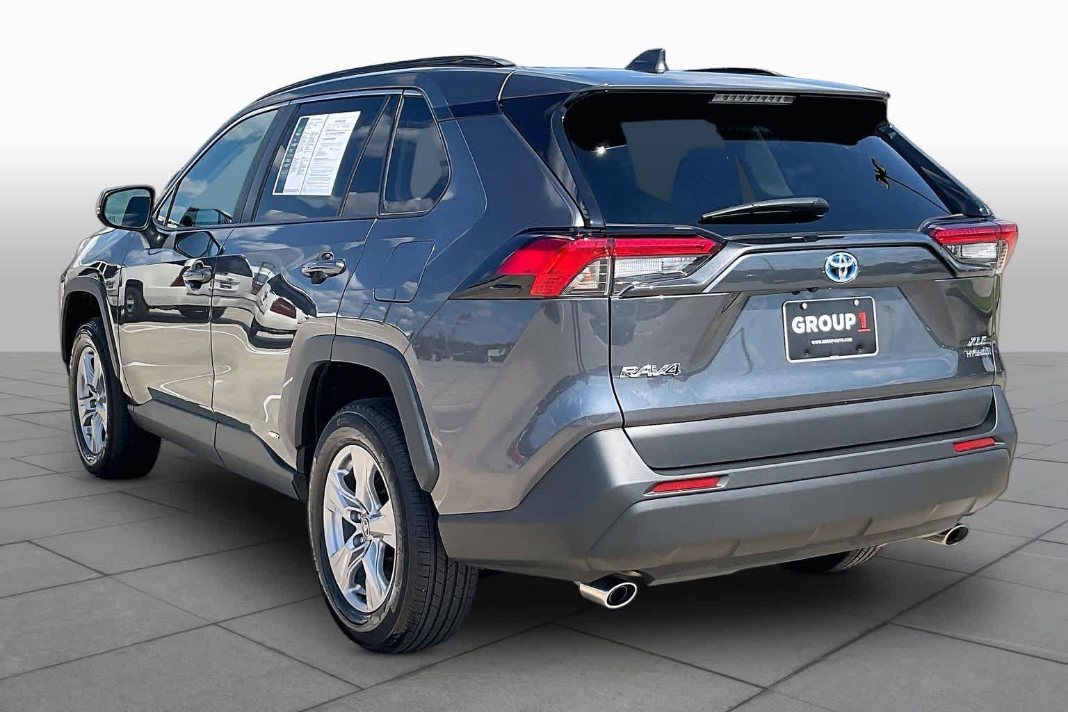 2023 Toyota RAV4 XLE - Photo 12