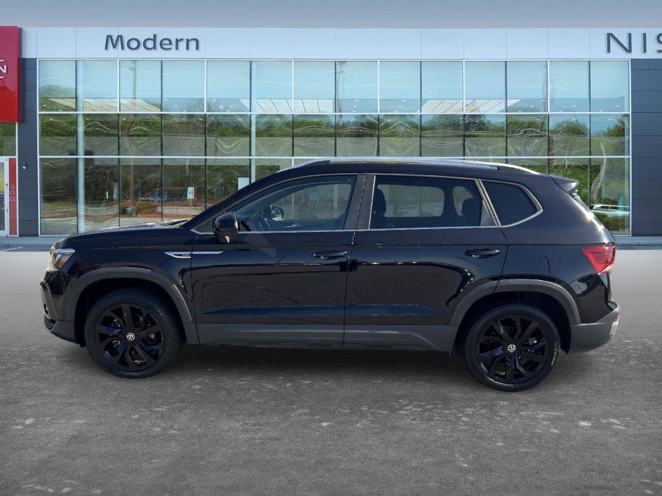 Used 2023 Deep Black Volkswagen SE image 8