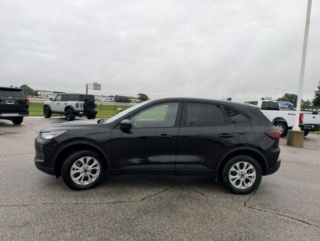 Used 2025 Black Metallic Ford Active image 4