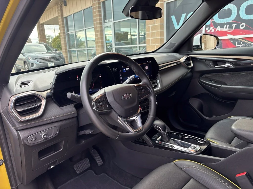 Used 2025 Yellow Chevrolet ACTIV image 10