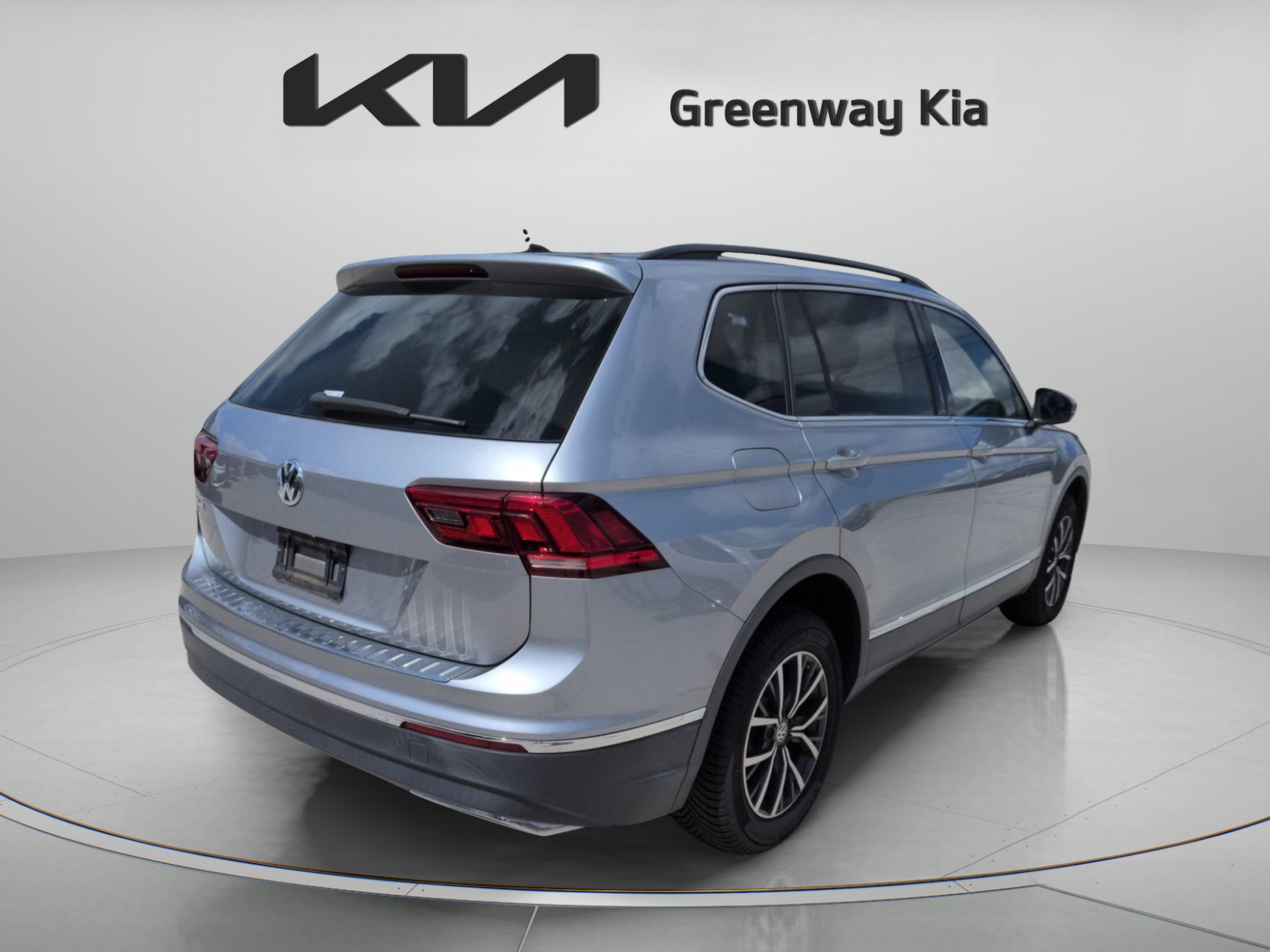 Used 2020 Silver Metallic Volkswagen 2.0T SE image 6