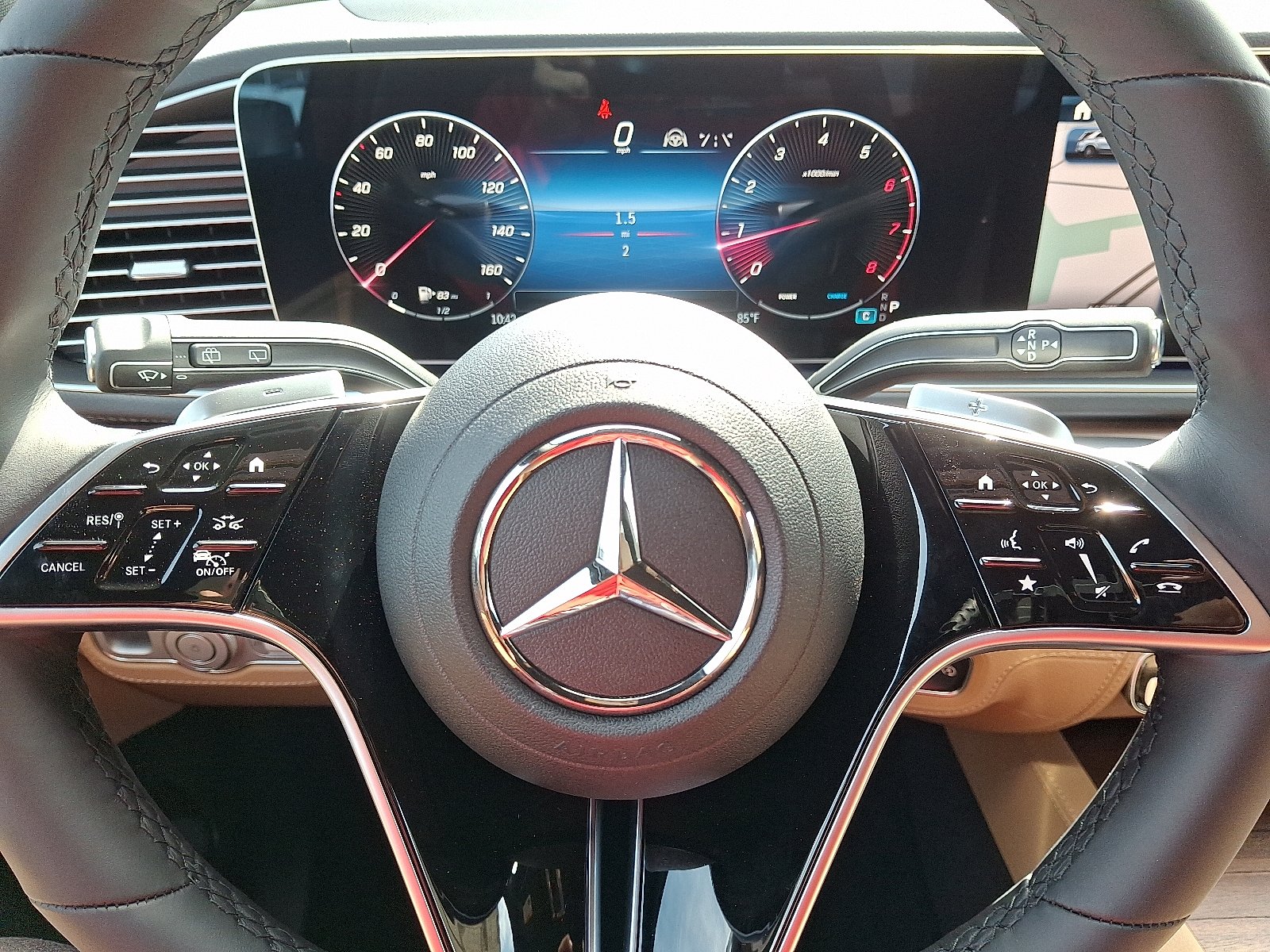 New 2026 MANUFAKTUR Moonlight White Metallic Mercedes-Benz GLE 450 image 14