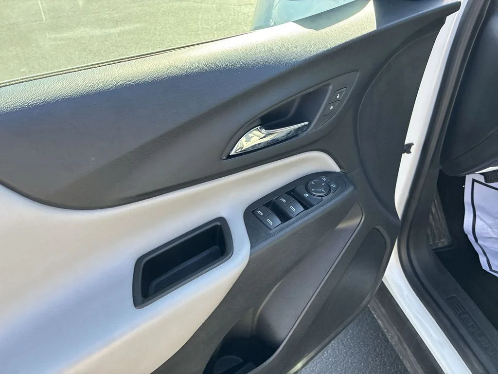 Used 2022 White Chevrolet LS image 13