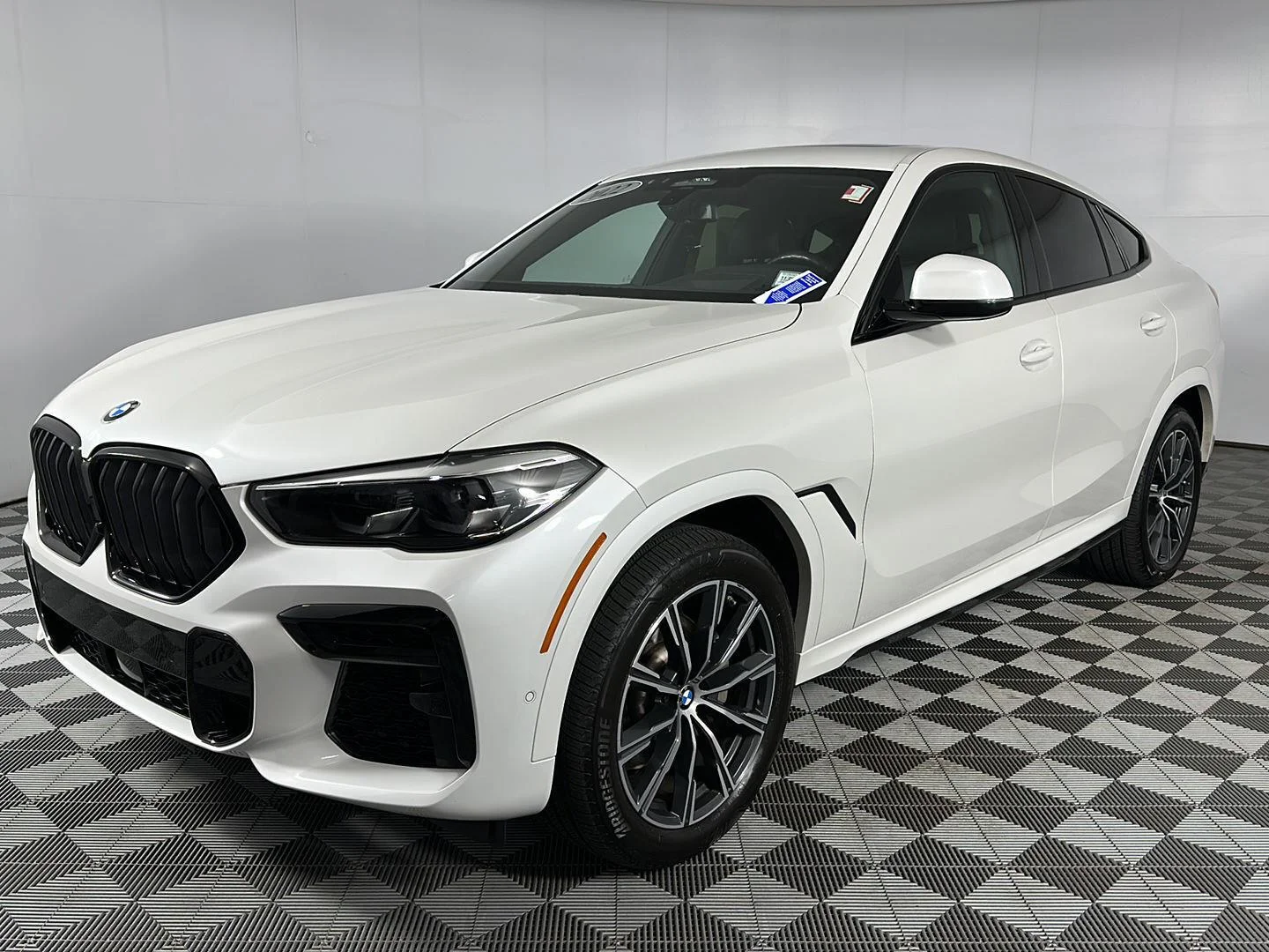 Used 2022 Mineral White Metallic BMW xDrive40i image 5