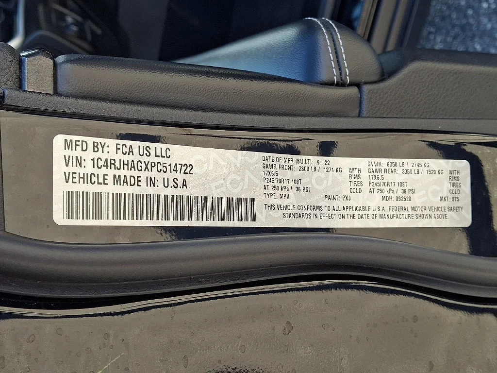 Used 2023 Diamond Black Crystal Pearlcoat Jeep Laredo image 28